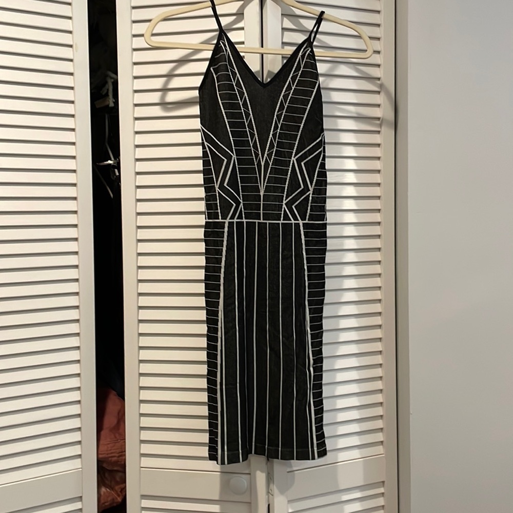 BCBGeneration - size extra small/small - black & white dress